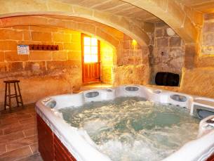 Villeleynah Amazing Gozitan Villa + Pool