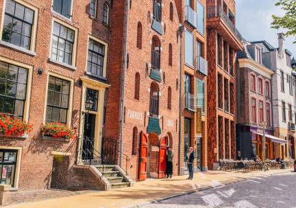 Verblijf midden in het centrum van Groningen incl. ontbijt en NS treinretour