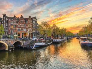 Genieten in een 4*-boutique hotel gelegen aan de oevers van het IJ in Amsterdam