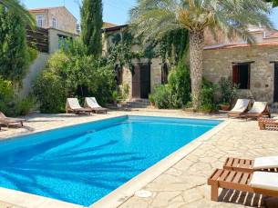 Porfyrios Country House