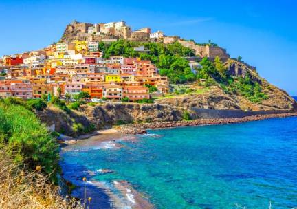 Ervaar Sardini&euml; in een comfortabele studio incl. vlucht, huurauto en gratis parkeren!