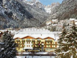 Alle Dolomiti Boutique Lake Hotel