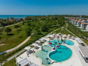 Pareus Beach Resort