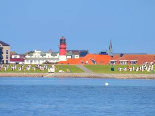 Uitwaaien aan de kust van Noord-Duitsland! Knus hotel met dakterras met sauna, direct aan de haven van Büsum incl. ontbijt