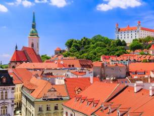 Surprise trip Bratislava! Laat je verrassen in Slowakije in een 3* of 4*- hotel incl. vlucht, transfer, ontbijt en wandeltour met gids
