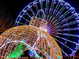 Kerstsfeer & winterpret in Maastricht! ✨ Ontdek de magische kerstmarkt op het Vrijthof incl. ontbijt & NS treinretour