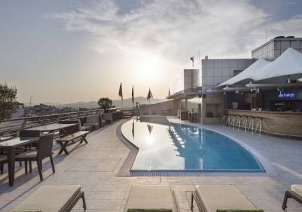 4*-stedentrip naar Athene + hotel in het centrum met rooftopbar en zwembad!