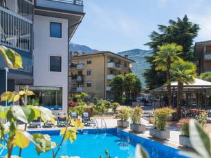 FLASHDEAL! ⚡4*-hotel met ZWEMBAD en WELLNESS nabij het Gardameer incl. ontbijt, lunch, diner en nog veel meer!