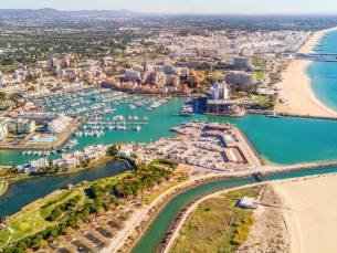 Ontsnap naar de rust: Winterzonvakantie in de Algarve incl. vlucht, ontbijt, huurauto & GRATIS parkeren