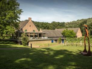 Verblijf in een schitterend 4*-landgoedhotel met heerlijk terras in het Limburgse heuvelland nabij Valkenburg en Maastricht + GRATIS parkeren!
