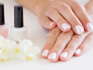 Manicurebehandeling + BIAB en evt. gellak