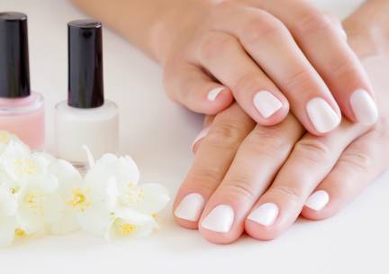 Manicurebehandeling + BIAB en evt. gellak