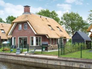 Familiehuis voor 10-personen op recreatiepark Idskenhuizen