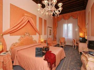 Rialto Hotel
