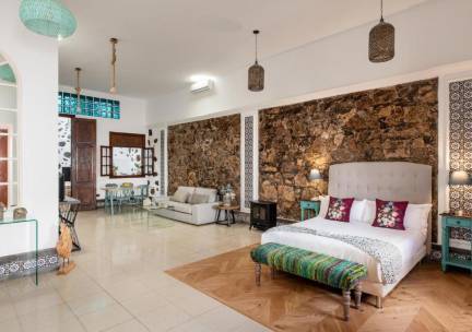 El Charco Suites