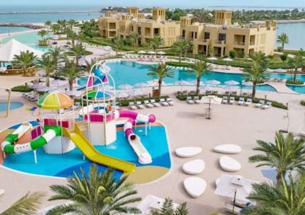 Arabische elegantie ontmoet Franse luxe in Ras al-Khaimah, Verenigde Arabische Emiraten incl. vlucht en optioneel ontbijt of halfpension