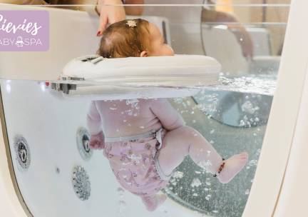 (Duo)babyfloaten + evt. massage (30 of 60 min)