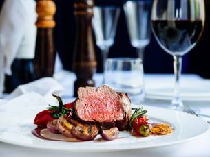 Verblijf nabij de Vinkeveense Plassen incl. ontbijt en een 3-gangen wilddiner