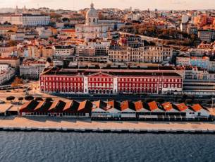 Uniek in Lissabon! ⚓ Verblijf op een TOPLOCATIE in een LUXE 5*-hotel, gelegen in een historisch stationsgebouw aan de rivier de Taag incl. vlucht, ontbijt & welkomstdrankje