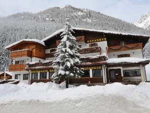 Hotel Bucaneve