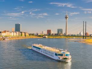 FLASHDEAL! ⚡ 4 dagen genieten in D&uuml;sseldorf incl. LUXE ontbijt, welkomstdrankje en verblijf in een 4*-Crowne Plaza hotel met ZWEMBAD!