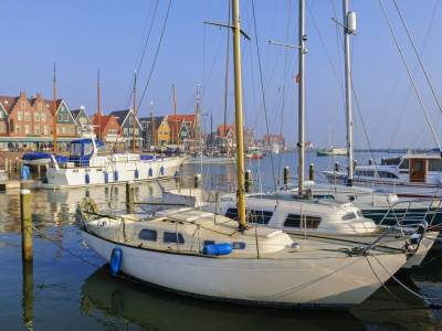 STUNT! ⚡ Geniet in een authentiek hotel op de Dijk in Volendam incl. ontbijt