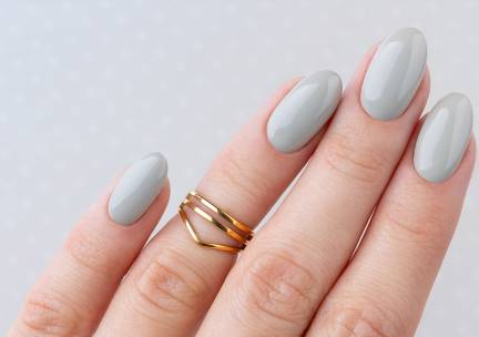 Mini-manicurebehandeling + gellak (45 min) of wimperextensions naar keuze