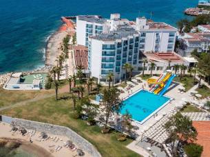 Le Bleu Hotel & Resort