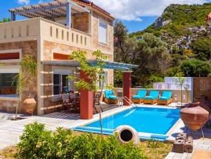 Kymothoe Villas