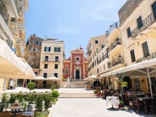 Fly-drive Corfu, magisch Meteora & Zagoria