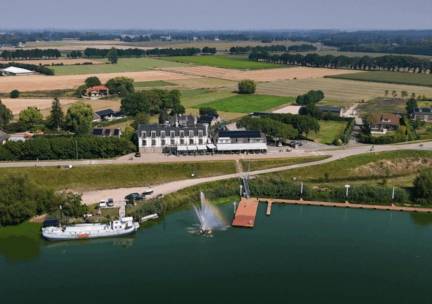 SEIZOEN SPECIAL! ✨ Top hotel + HEERLIJK TERRAS aan de Maas in de prachtige natuur bij Nijmegen incl. ontbijt & GRATIS fiets- en wandelroutes!