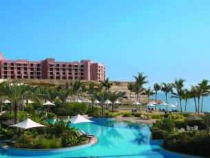 Shangri-La's Barr Al Jissah Resort