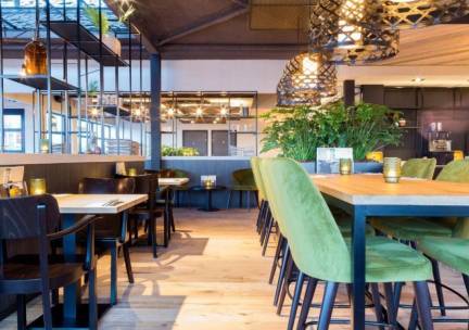 SUPER DEAL! ⚡ Verblijf in een 4*-strandhotel in Friesland in vissersdorp Makkum direct aan het strand van het IJsselmeer incl. GRATIS parkeren!