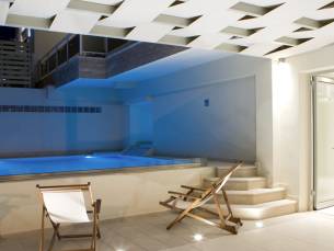 Grand TheoNi Hotel Suites & Spa