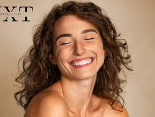 Gezichts- of wenkbrauwbehandeling + evt. bovenlip en/of kin harsen