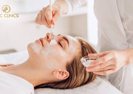 Huidverbeterende gezichtsbehandeling naar keuze evt. incl. peeling (45 of 60 min)