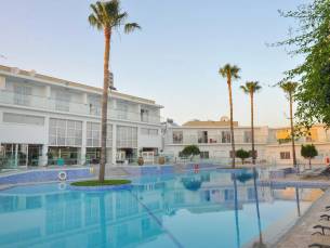 Fedrania Garden Hotel