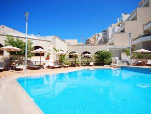 Macaris Suites