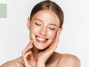 Microdermabrasie-gezichtsbehandeling naar keuze