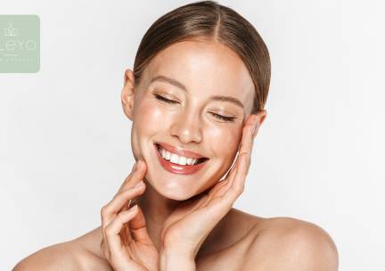 Microdermabrasie-gezichtsbehandeling naar keuze