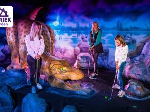 Glow in the Dark-minigolf + frisdrank in Woerden