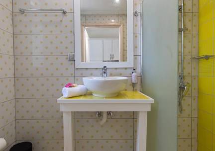 Kastro Maistro Suites met priv&eacute;zwembad