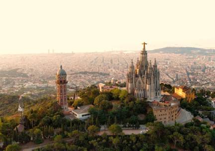 ???? Onvergetelijk! Beleef de magie van Barcelona vanuit d&eacute; hotspot van El Raval! Incl. vlucht & ontbijt