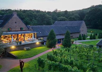 Verblijf in een schitterend 4*-landgoedhotel met heerlijk terras in het Limburgse heuvelland nabij Valkenburg en Maastricht + GRATIS parkeren!