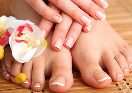Spa-manicure- of spa-pedicurebehandeling evt. + nagel- of gellak