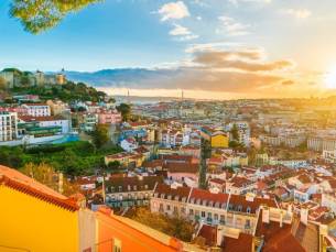 STUNT!⚡ Fly & drive door het schitterende Portugal incl. hotels met ontbijt, vlucht en huurauto