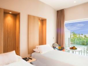 Fly & Go Higueron Hotel Malaga, Curio Collection by Hilton