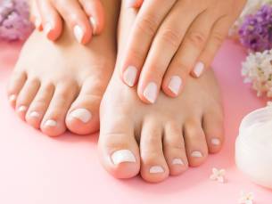 Manicure- en/of pedicurebehandeling (60 min)