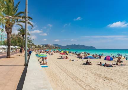 MEGA MALLORCA DEAL! ⚡ Top hotel in levendige omgeving & DIRECT aan het strand van Cala Millor incl. vlucht en ontbijt!