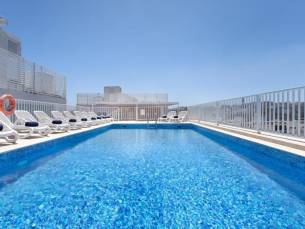 MODERN 4*-designhotel op Malta met zwembad en prachtig dakterras op loopafstand van het levendige centrum! Incl. vlucht en optioneel ontbijt